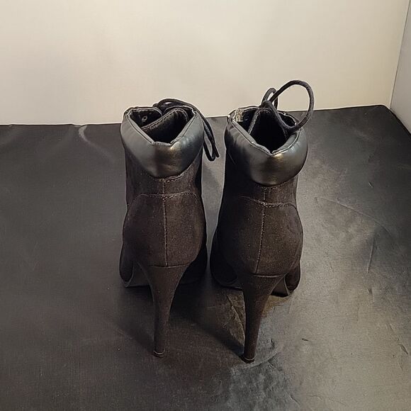 FOREVER 21 SUEDE POINTED TOE LACE UP CLOSURE HIGH HEEL STILETTOS ANKLE BOOTIES - Picture 6 of 16